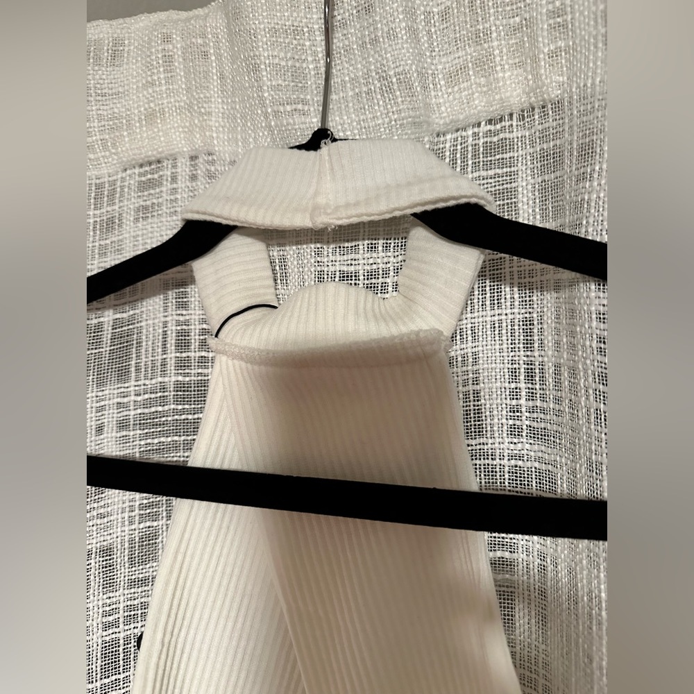 Halter Rib-knit Cutout Backless Crop Bandage Top - White M - Picture 9 of 9